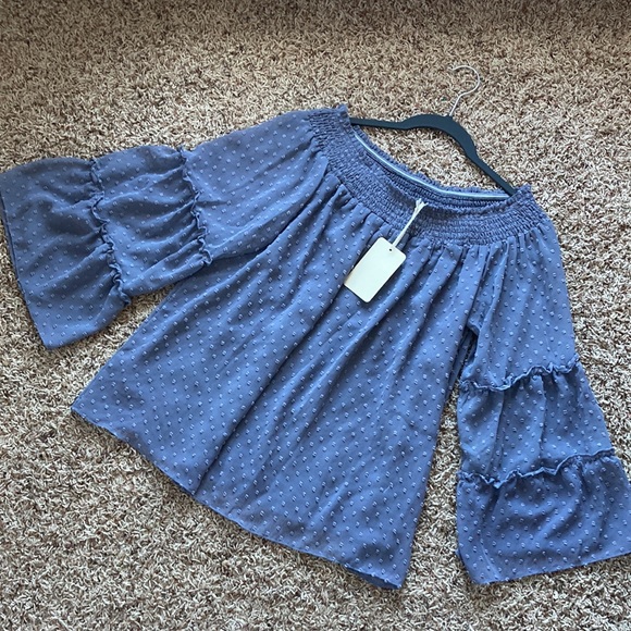 LA MIEL Tops - La Miel off shoulder gray chiffon float top blouse size L New